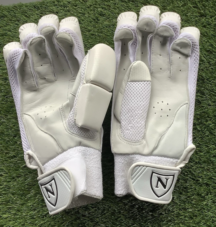 Newbery Cricket Senior Right Hand Batting Gloves - Image 3 of 4