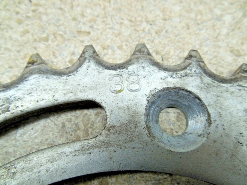 09 Honda CRF230M Piñón rueda trasera 38 dientes buen estado 41201-KFB-940 Foto 4 de 4