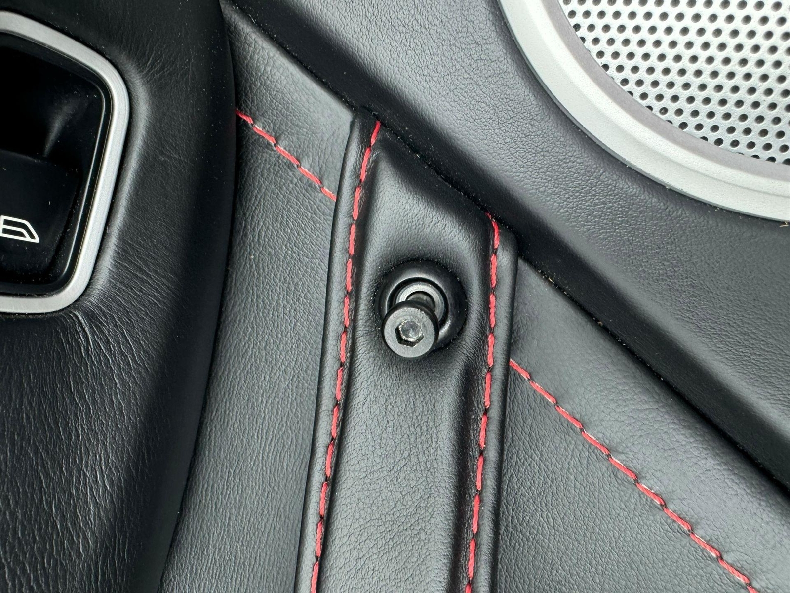 2019-2023 ASTON MARTIN VANTAGE FRONT RIGHT INNER DOOR TRIM COVER PANEL *PUNCTURE