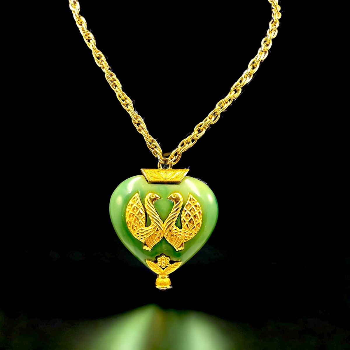 RARE KENNETH JAY LANE GOLD-TONE NECKLACE JADE LUCITE LOVE BIRDS