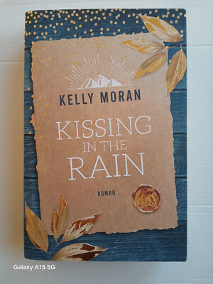 Kissing in the Rain  von Kelly Moran