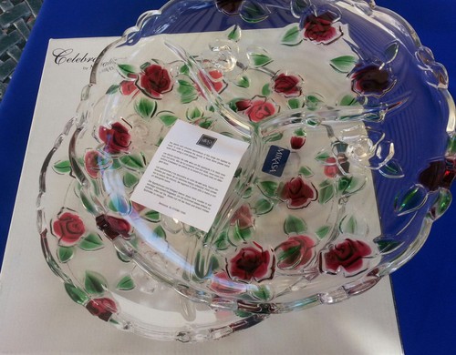 PIATTO GUSTO MIKASA CELEBRAZIONI ROSE GARDEN CRISTALLO DIVISO 10" NUOVO SPEDIZIONE GRATUITA - Foto 3 di 3