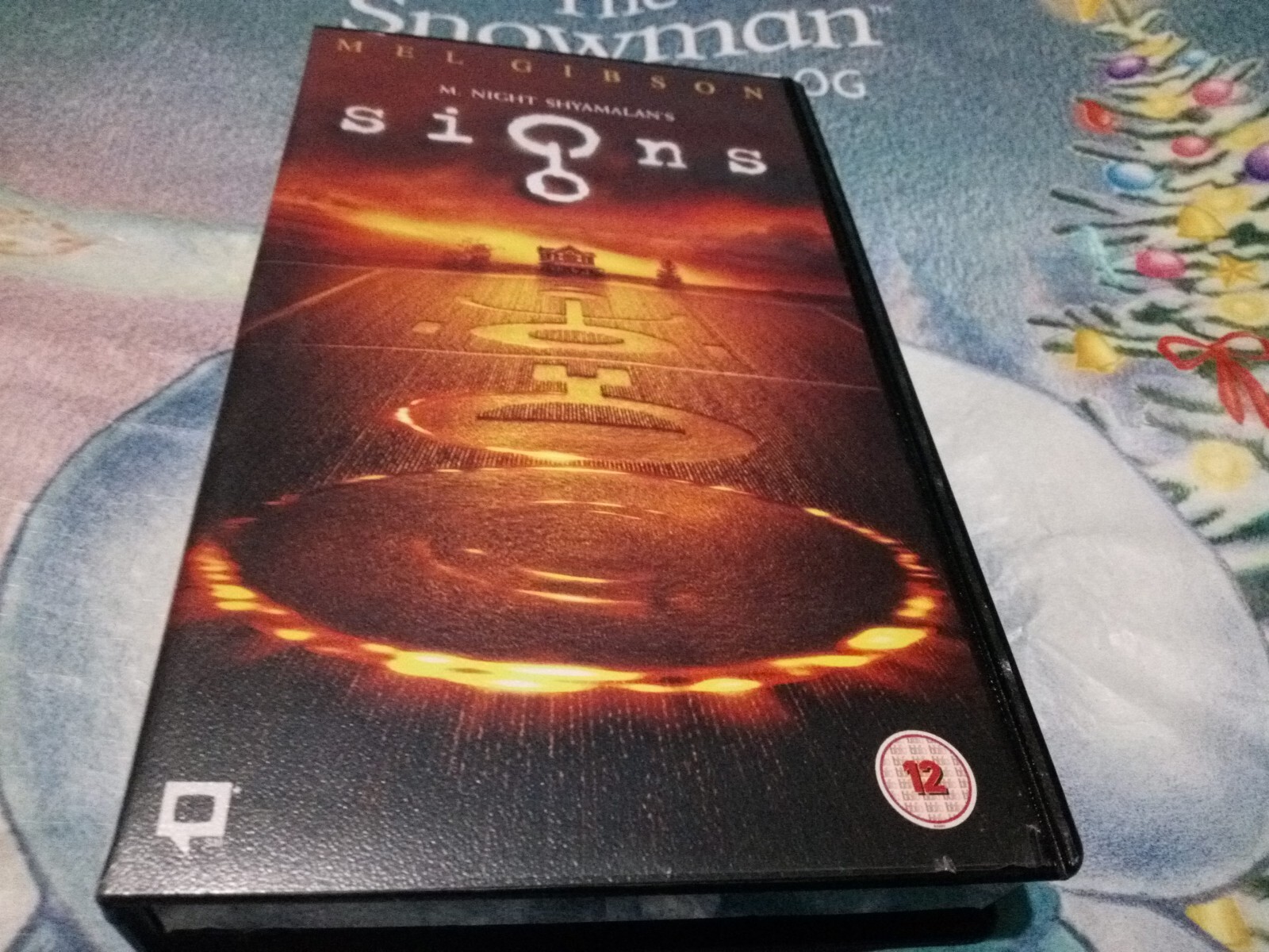 Signs - Mel Gibson - M. Night Shyamalan VHS Tape like new