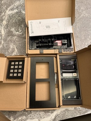 Control4 DS2 Doorstation. Unterputz Abdeckplatte und Tastatur schwarz
