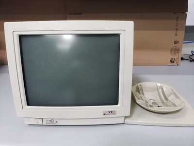 DEC Digital VT520-A4 Multi-session Terminal w/ Base. Self-Test OK  (READ)