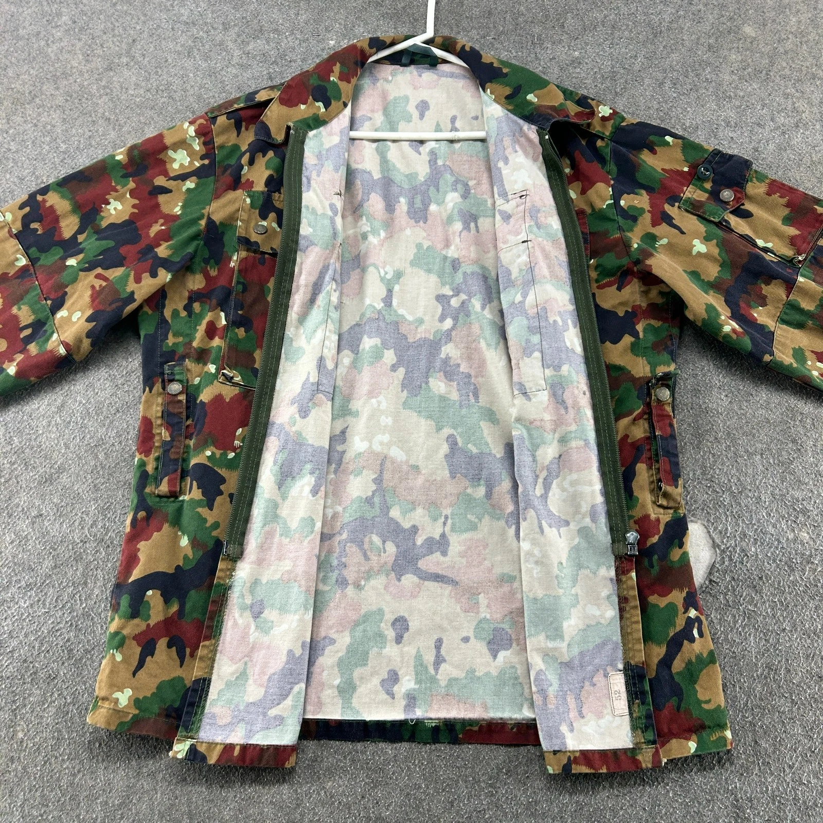 VINTAGE Swiss Alpenflage Jacket Mens Large Red Green Combat Camo M83 Cotton OPTI image 2