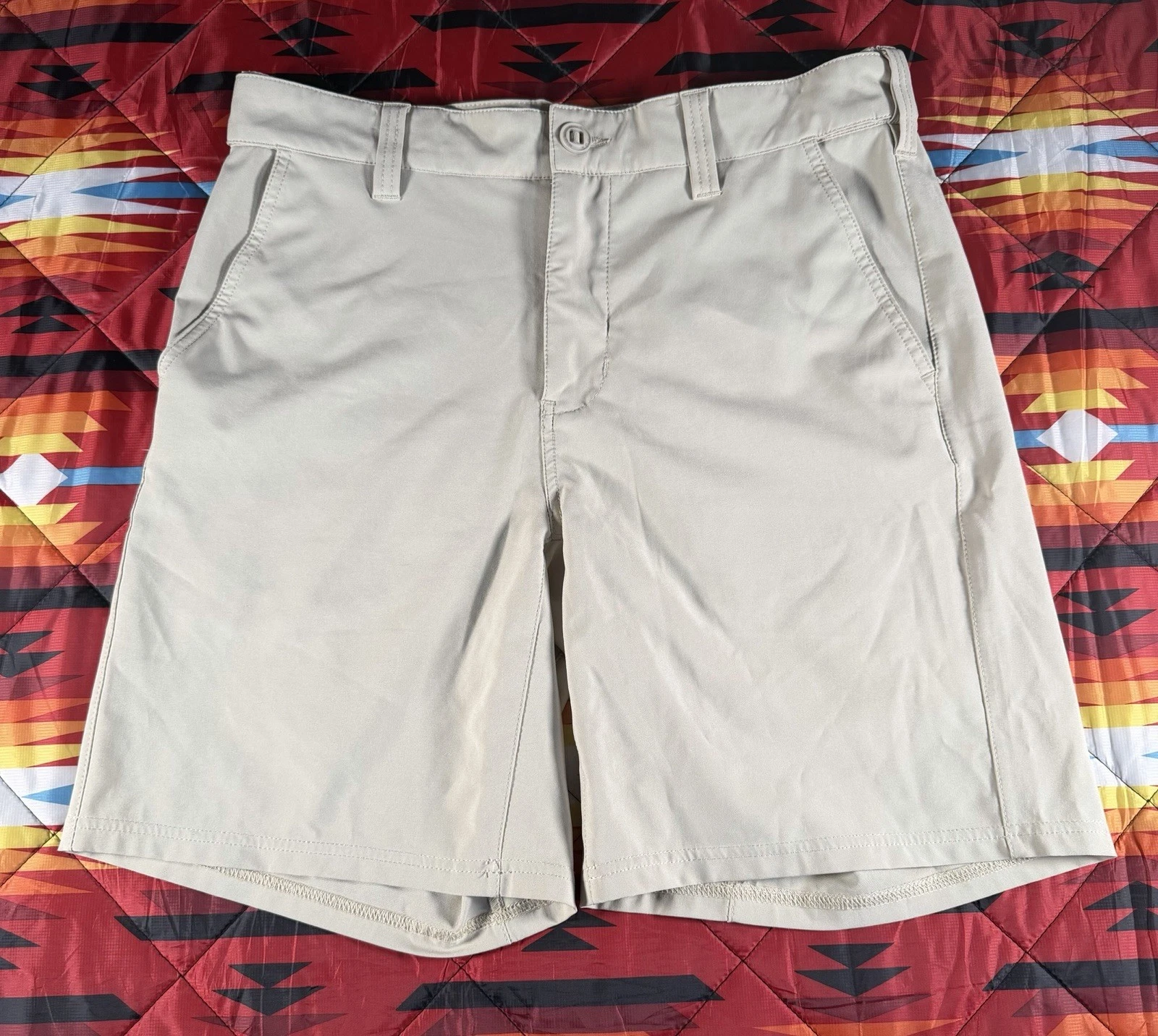 Huk Fishing Shorts Mens Med Cream Performance Quick Dry Zip Pockets Outdoors