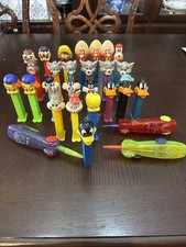 Vintage Looney Tunes Pez Dispensers, Lot Of 25 In Daffy No Feet 3 Cars