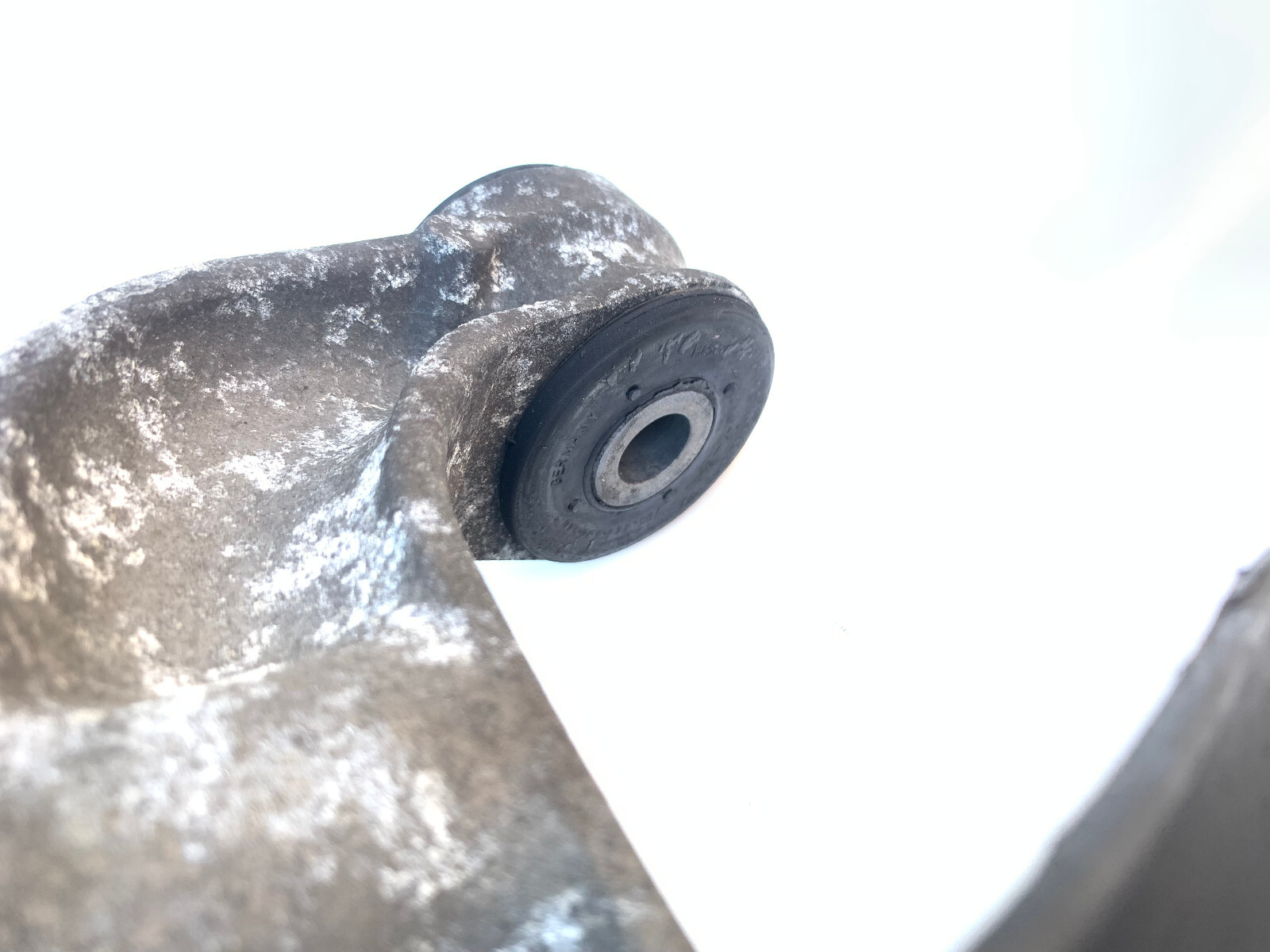 06 MASERATI QUATTROPORTE M139 REAR LEFT KNUCKLE HUB BEARING W/ CONTROL ARMS USED