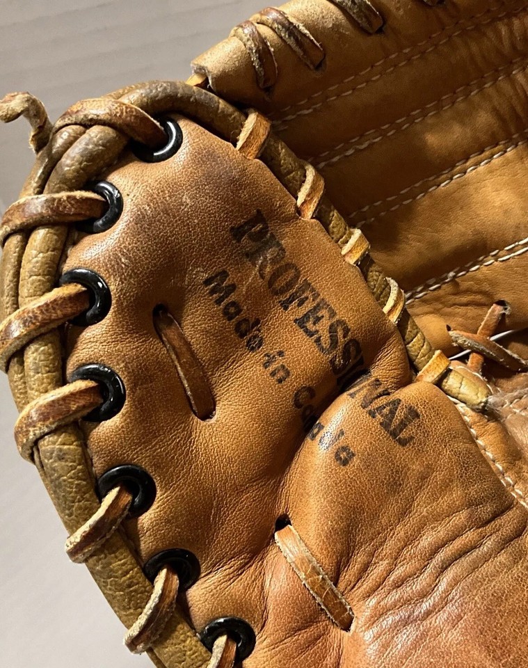 Vintage Early 1960s Pro Winnwell ShockGuard 575 LC Leather Goalie