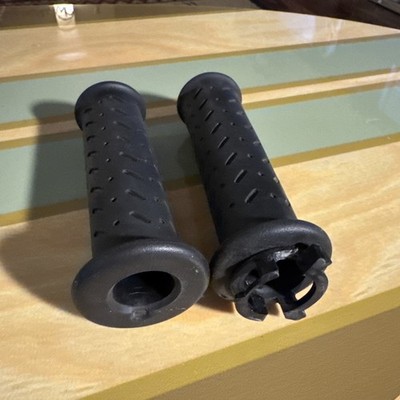 2020 TRIUMPH STREET SCRAMBLER OEM THROTTLE GRIPS