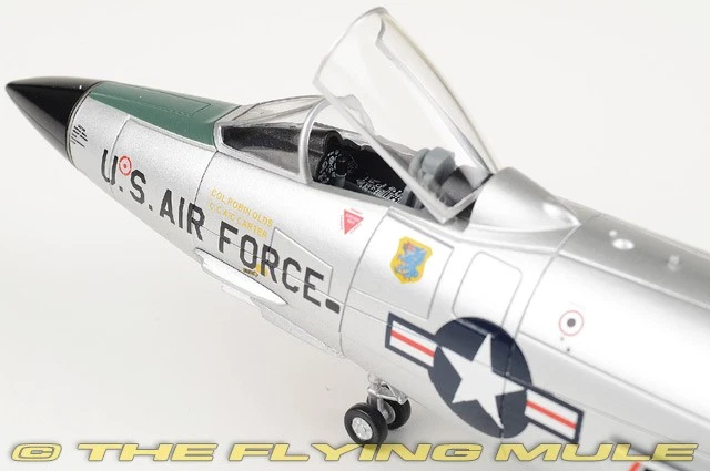 Hobby Master 1:72 F-101C Voodoo USAF 81st TFW, 92nd TFS Robin Olds #56-0001 Foto 3 de 4