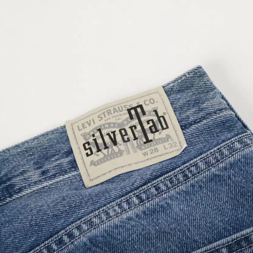 Levi's 28-Inch Silver Tab Denim Pants Women thumbnail 8