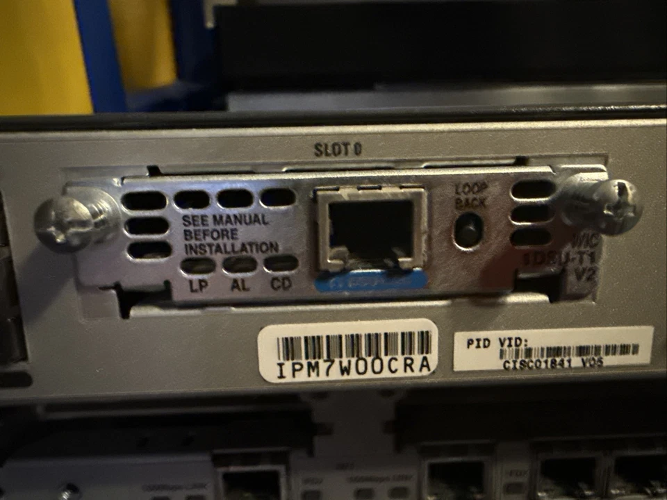 Router integrado CISCO 1841/K9 ADVENTEPRISE ios-15.1 256D/128F 1DSU CISCO1841 Foto 4 de 4