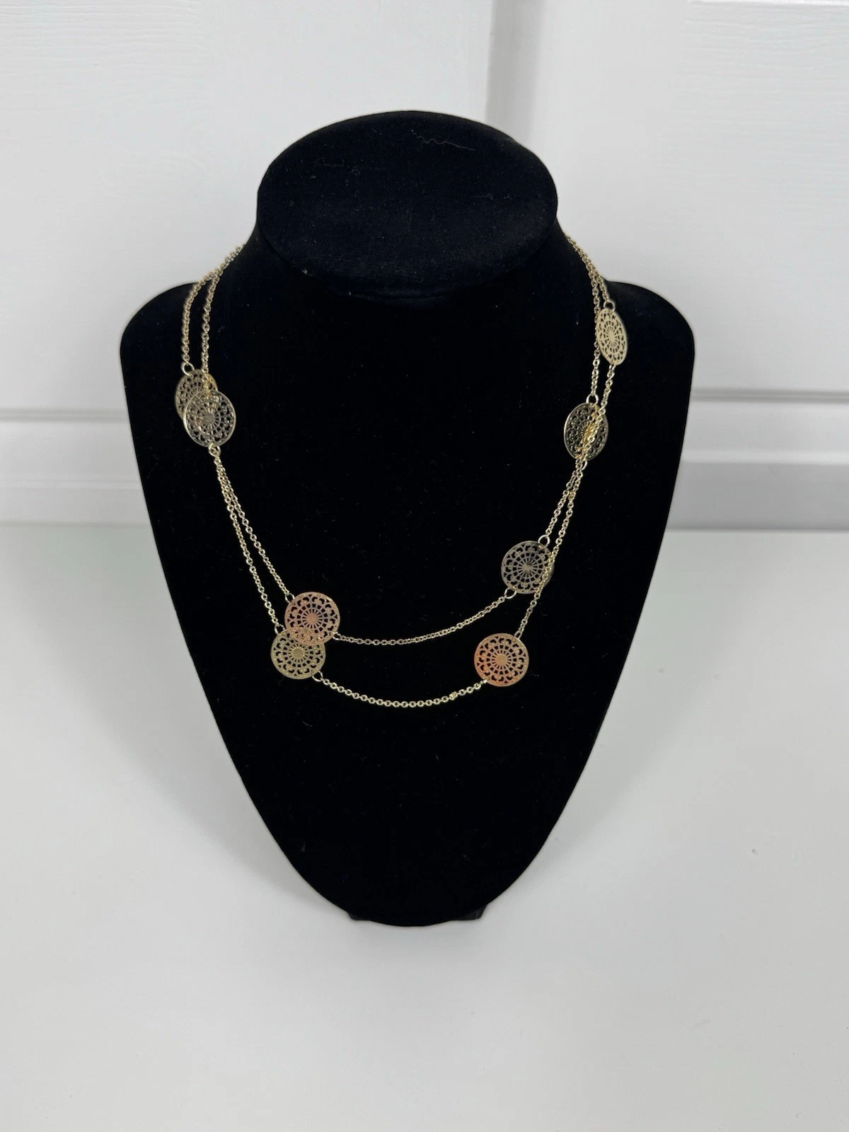 VETEMENTS Collana tono oro con medaglioni chiusura aragosta