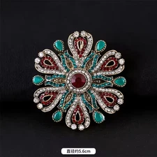 Vintage-Inspired Floral Brooch Pin - Exquisite Elegant Design Green & Red