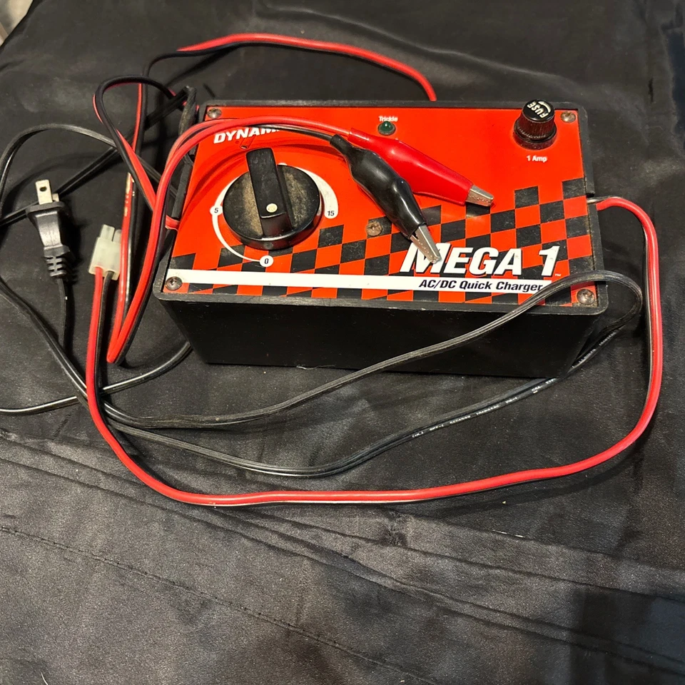 Dynamite Mega 1 AC/DC Quick Charger   - Image 2 of 2