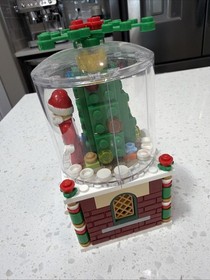 LEGO 40223 Santa Snow Globe Limited Edition Set Complete With Manual