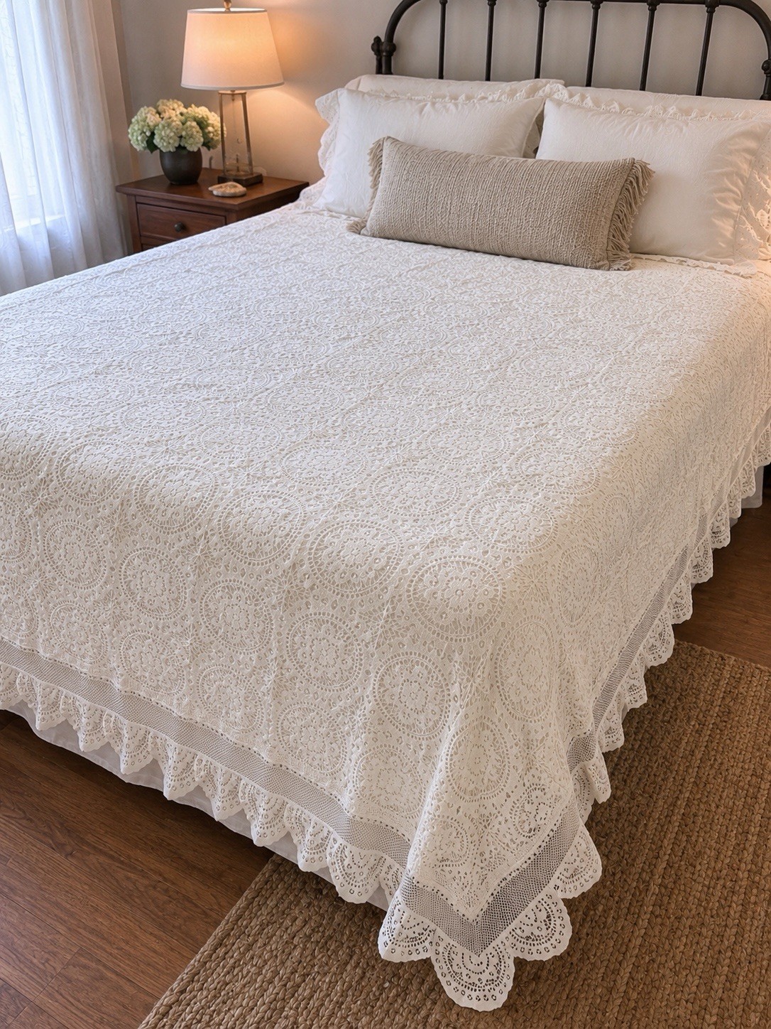 Vintage Scalloped Edge Lace Bedspread / Coverlet Ivory Shabby Chic Cottage Core