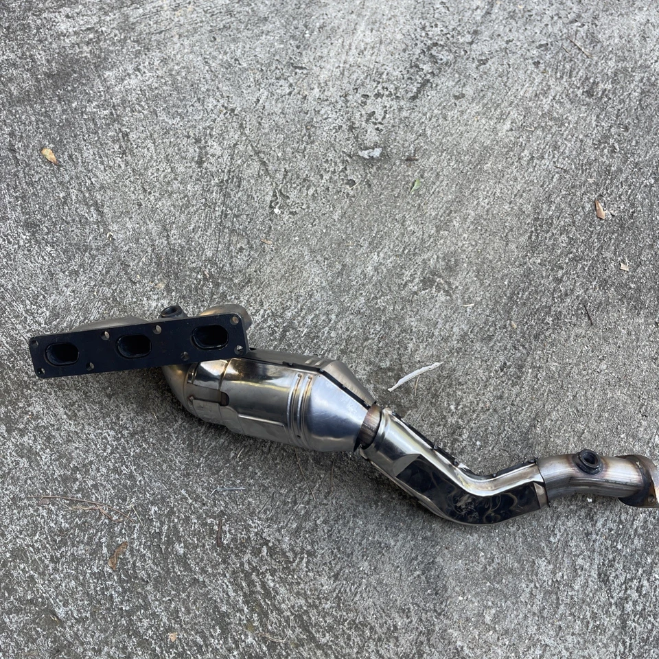 Manifold Catalytic Converter Bank 1 & 2For 2004 2001- 2005 BMW 325i 325ci 2.5L - Image 4 of 4