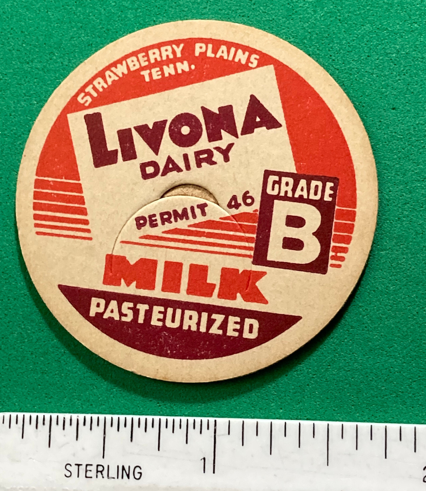 VINTAGE LIVONA DAIRY MILK BOTTLE CAP STRAWBERRY PLAINS, TENN. GRADE B UNUSED