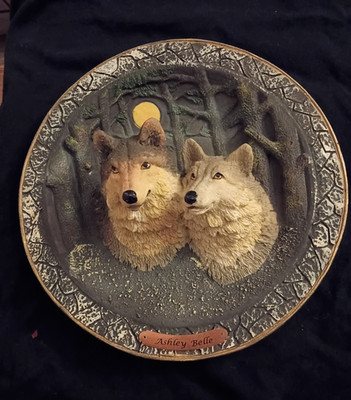 Ashley Belle Wolf Collector Plate 3D Raised Wolves Scene Resin