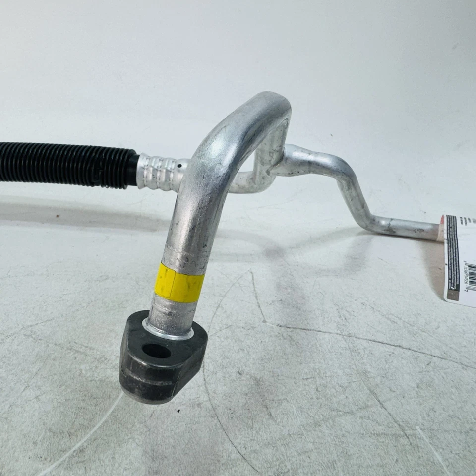 Manguera de descarga de refrigerante de aire acondicionado Motorcraft YF-3568 (7C3Z-19972-F) Ford Super Duty Foto 4 de 4