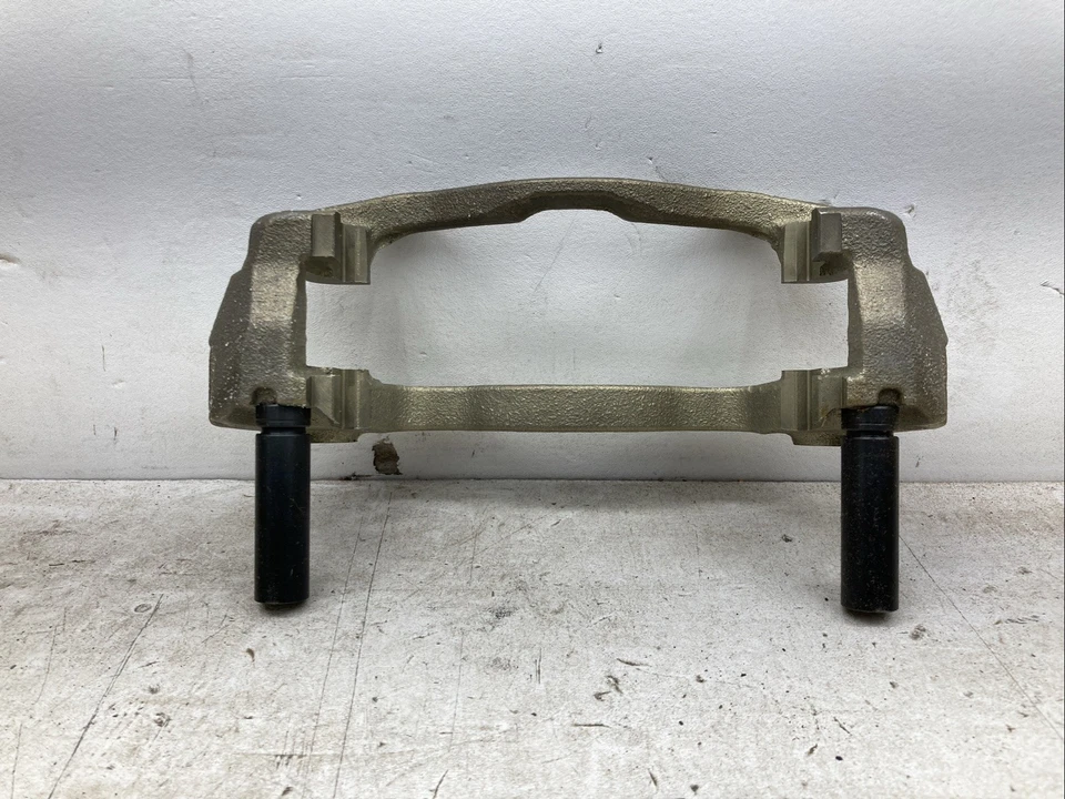 Workhorse L/H Caliper Bracket W8004161 (New Old Stock) - Image 4 of 4