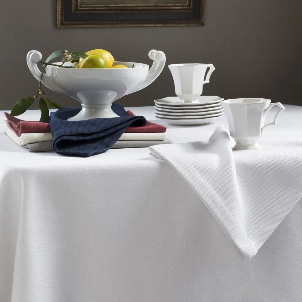 Nappe En Lin Blanc SFERRA – Point Français – 70 X 108 Pouces – Neuf Sans étiquette