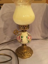 VINTAGE ELECTRIC OIL LAMP STYLE LIGHT BRASS / CERAMIC WITH SHADE  NOT TESTED