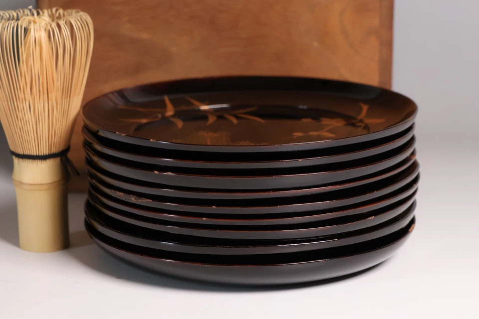 Японская лакированная пластина 5,91 дюйма из золотой сосны, бамбука и сливы эпохи Маки Мэйдзи 19 века - Изображение 3 из 4