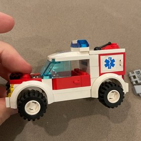 LEGO CITY: Doctor's Car 7902 99% Complete Missing 1 Piece Hospital Ambulance