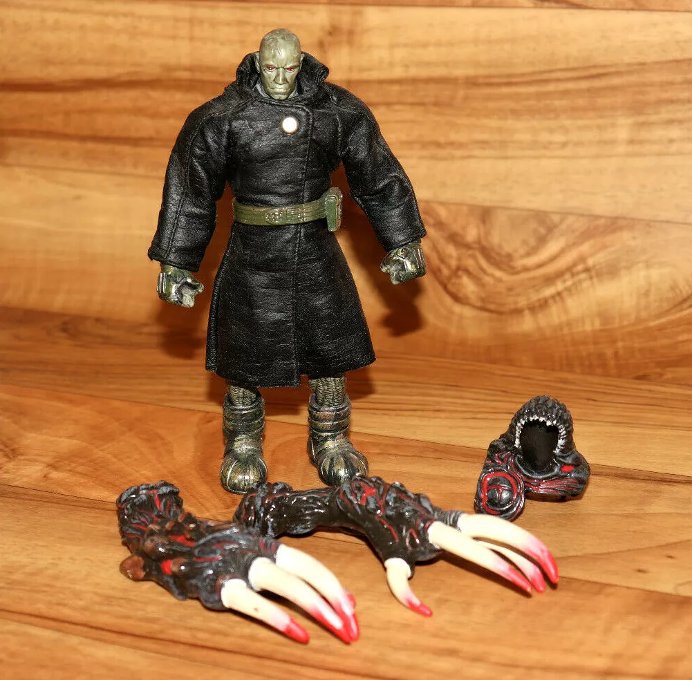 Action Figure Time Machine 90's Edition: Tyrant/ Mr. X from Resident Evil 2  Platinum by Toy Biz (Confirmed: Great)