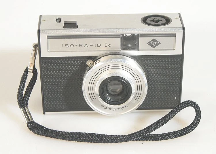 Bringing an old film format back to life, part 1 (and a pleasant surprise): The Agfa Iso-Rapid IF – /ˈsnæp.ʃɒt