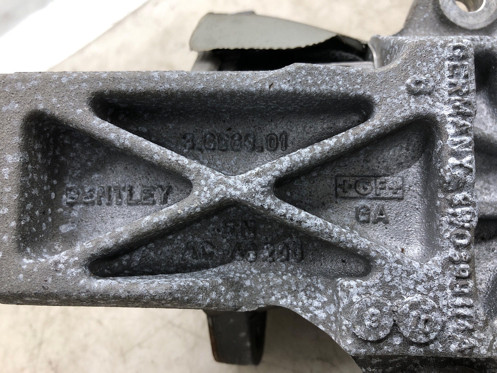 2006-2012 BENTLEY CONTINENTAL FRONT LEFT & RIGHT TRANSMISSION MOUNT 3W0399113A