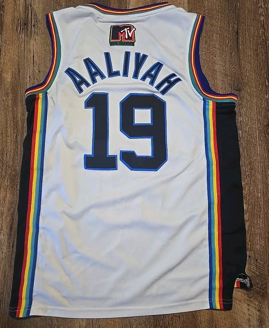 1996 MTV Rock N Jock Basketball Aaliyah #19 Brick Layers Jersey