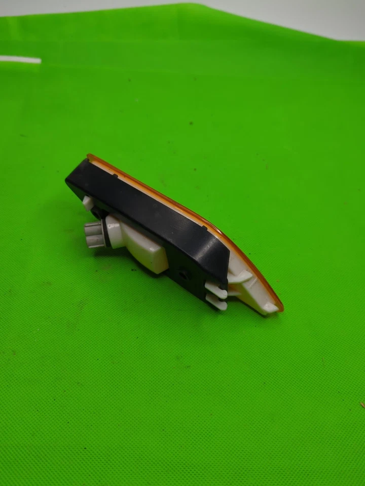 2010-2012 Mercedes Benz E class W212 E350 E550 Left Side Marker Light OEM #336 - Image 3 of 4