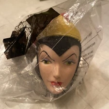 McDonalds Happy Meal #3 WITCH TOY KEY HOLDER SNOW WHITE & THE SEVEN DWARFS 2001