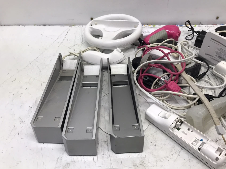 Misc Wii Parts Sold as Is UNTESTED - Image 2 of 4