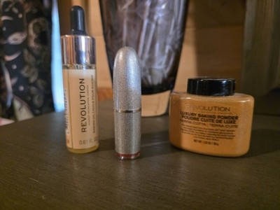 Revolution Makeup BUNDLE Lips Powder and Setting Oil Matte Finish