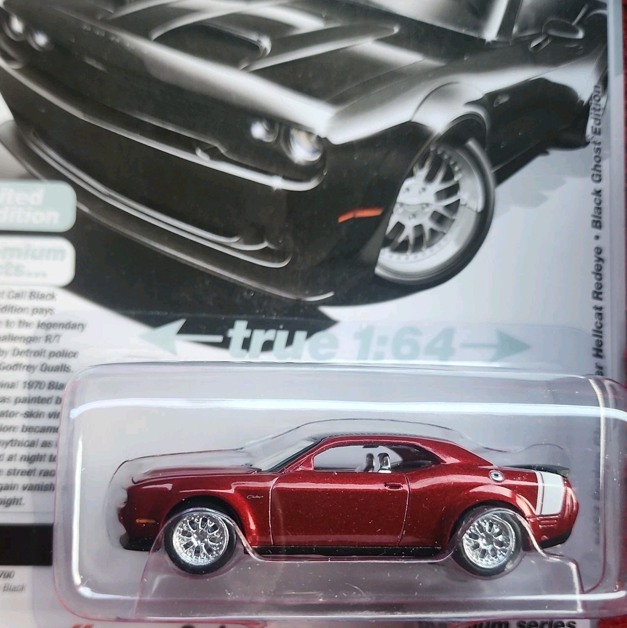 Auto World Modern Muscle 2023 Dodge Challenger Hellcat Redeye Ultra Red Chase