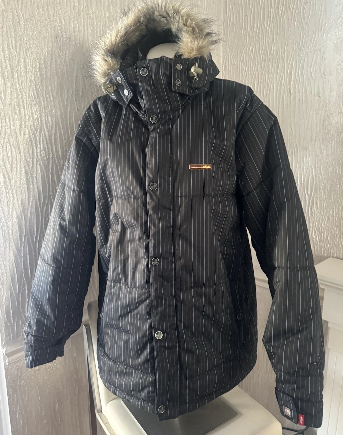 Foursquare Men’s Thick Down Jacket Hooded Sz XL
Opens in a new window or tab