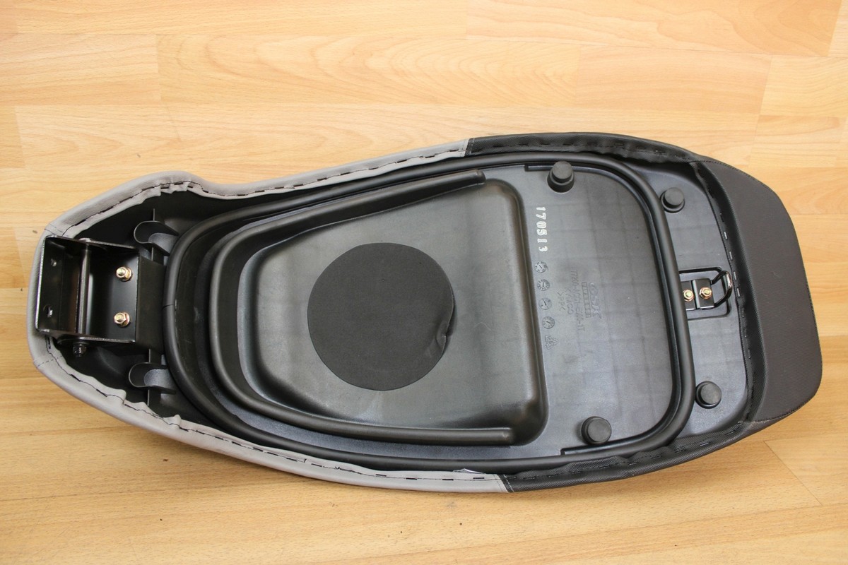 はー Kymco 77200-ACC1-E000-IT Sitzbank Seat xl4898 | eBay