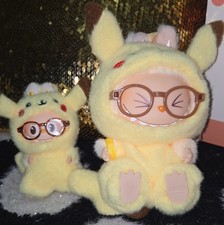 Popmart Have A Seat Sisi & Pin 4 lettere d'amore F & 2 abiti ispirati a Pokemon! 💛