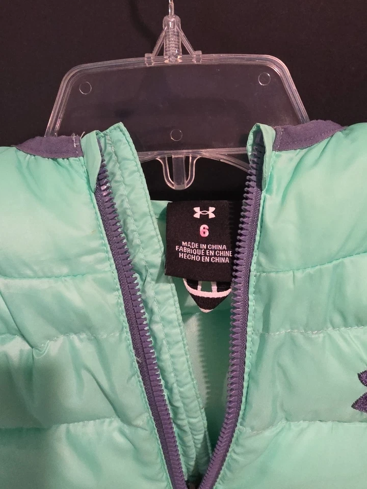 Underarmor Longsleeved Hooded Puffer Jacket Child Size 6 Unisex Light Green Zip - Image 2 of 4