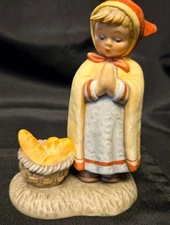 Peasant Girl w/Basket 1998 Goebel Studio Berta Hummel Nativity BH26/P  Mint