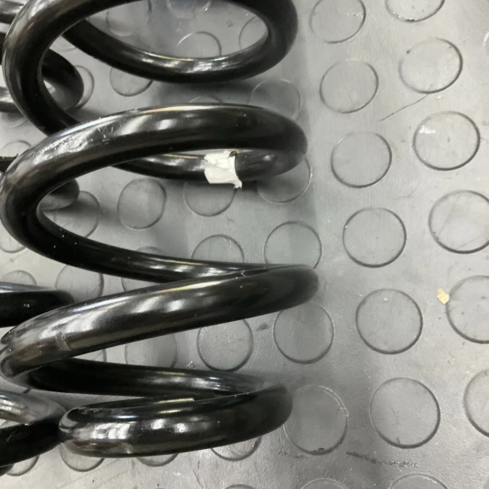 Molas helicoidais traseiras esquerda e direita CHEVY CRUZE FWD 2016-2019 FABRICANTE DE EQUIPAMENTO ORIGINAL - Imagem 3 de 4