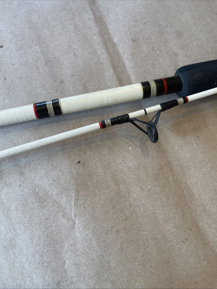 Shakespeare Wonderod WS 80-2M Fishing Rod 8’ 2 Pc. Vintage Spin Medium 10-25 Lb - Image 3 of 4