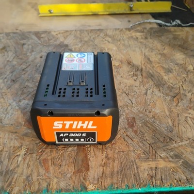 STIHL AP 300 S Lithium-Ion Battery 36V | NEW | Akku AP300S. Y. 00051