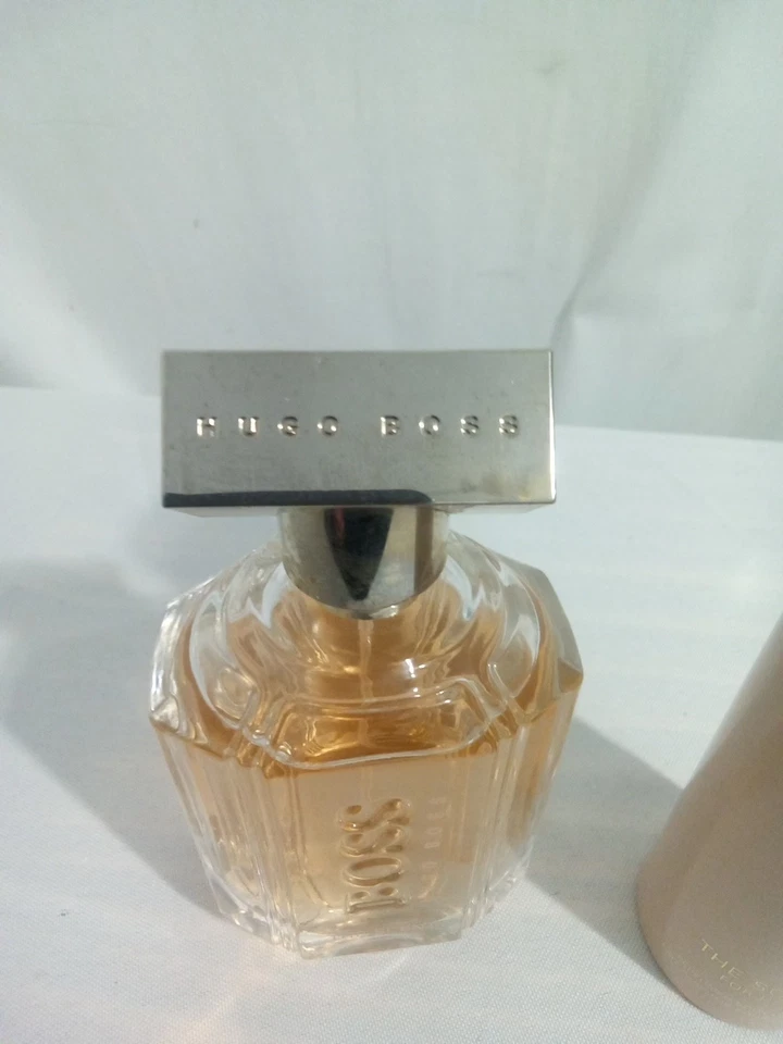 The Scent for Her de Hugo Boss... 3,3 fl oZ y loción corporal 6,7 fl OZ Foto 3 de 4